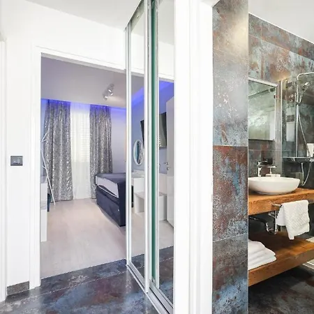 Larga - Luksuzni U Srcu Zadra * Zadar