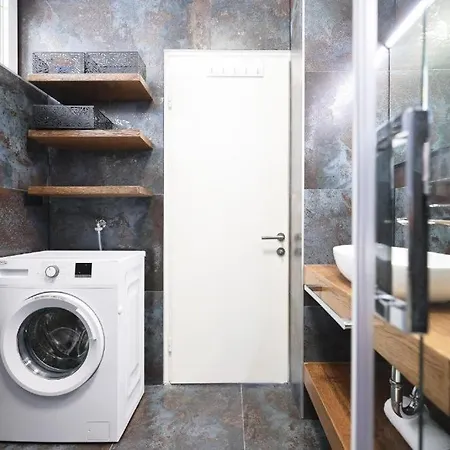 Larga - Luksuzni U Srcu Zadra *