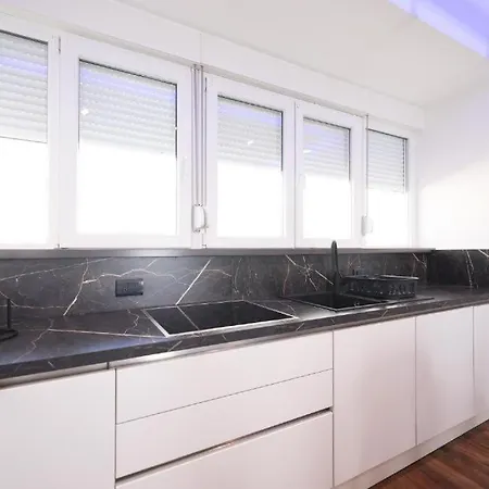 Apartman Larga - Stylish In Historic Old Town With Prime Location Zára