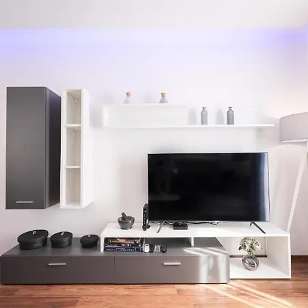 Apartman Larga - Stylish In Historic Old Town With Prime Location