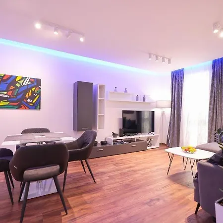 Larga - Stylish In Historic Old Town With Prime Location Daire *