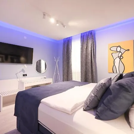 Larga - Stylish In Historic Old Town With Prime Location Apartman