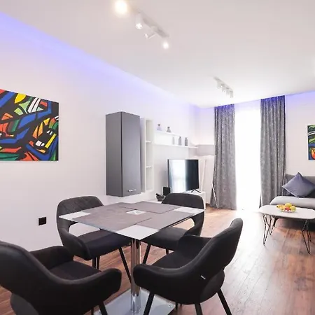 Larga - Stylish In Historic Old Town With Prime Location * Zára