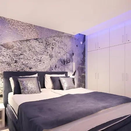 Larga - Stylish In Historic Old Town With Prime Location Daire