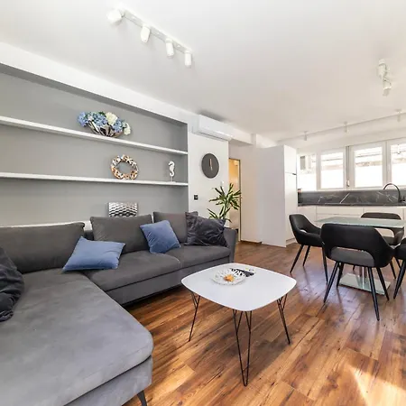 Larga - Stylish In Historic Old Town With Prime Location Apartman *