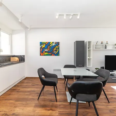 Larga - Stylish In Historic Old Town With Prime Location * Zára