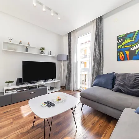 Larga - Stylish In Historic Old Town With Prime Location Zára