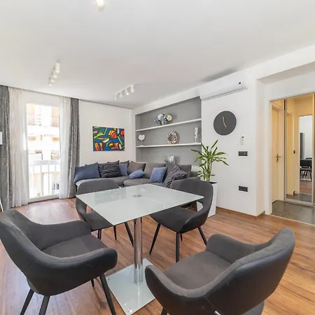 Larga - Stylish In Historic Old Town With Prime Location Apartman Zára