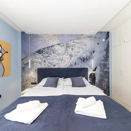 Larga - Stylish In Historic Old Town With Prime Location Apartman