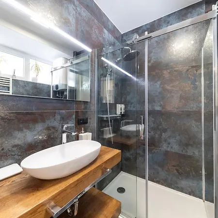 Larga - Stylish In Historic Old Town With Prime Location * Zára