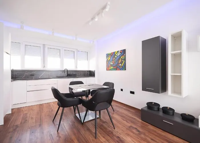 Larga - Luksuzni U Srcu Zadra * Zadar