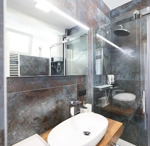 Larga - Luksuzni U Srcu Zadra *